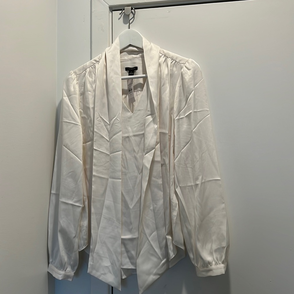Ann Taylor white blouse, great for the office or dressed down! NWT.